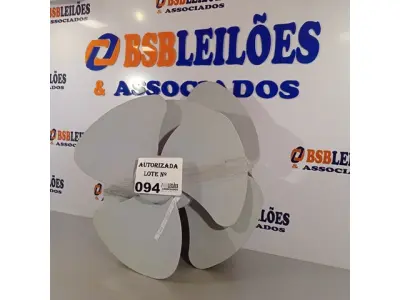 LOTE 094 - 05 HÉLICES DO VENTILADOR BRITÂNIA 40CM. (NO ESTADO, NÃO SABEMOS SE FUNCIONA. LEILÃO NÃO TEM GARANTIA E NEM DEVOLUÇÃO).