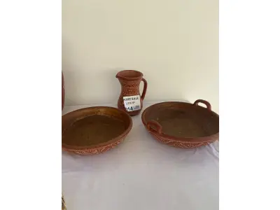 LOTE 014 - 02 TRAVESSAS REDONDAS E 01 JARRA EM CERÂMICA MARAJOARA. (NO ESTADO DE CONSERVAÇÃO QUE SE ENCONTRA)
