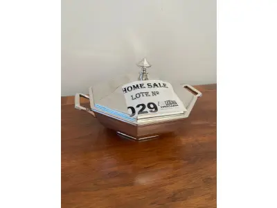 LOTE 029 - 01 SOPEIRA OCTOGONAL EM PRATA, PEQUENA. (1 litro) (NO ESTADO DE CONSERVAÇÃO QUE SE ENCONTRA)