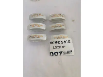 LOTE 007 - 06 PORTAS GUARDANAPOS EM LOUÇA PINTADAS A OURO. (NO ESTADO DE CONSERVAÇÃO QUE SE ENCONTRA) 