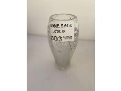 LOTE 003 - 01 VASO EM CRISTAL PARA FLORES TODO TRABALHADO. (NO ESTADO DE CONSERVAÇÃO QUE SE ENCONTRA)