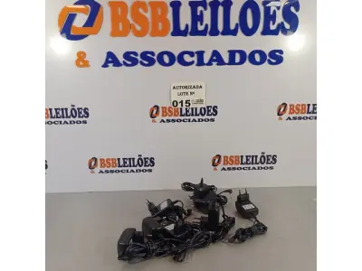 LOTE 015 - 01 LOTE COM VÁRIOS CARREGADORES 3V X 1 AMPERE. (NO ESTADO, NÃO SABEMOS SE FUNCIONA. LEILÃO NÃO TEM GARANTIA E NEM DEVOLUÇÃO).