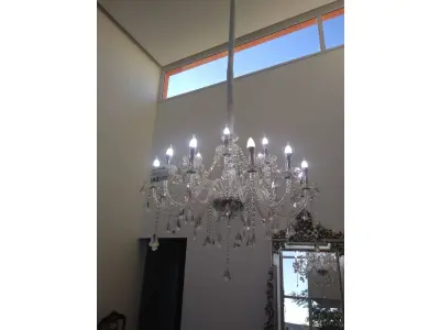 LOTE 042 - 01 LUSTRE EM VIDRO, COM VARIOS PINGENTES EM CRISTAL. (NO ESTADO DE CONSERVAÇÃO QUE SE ENCONTRA)