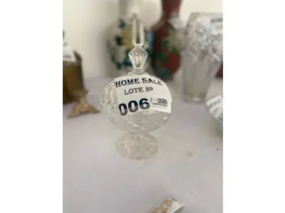 LOTE 006 - 01 BOMBONIERE EM CRISTAL COM TAMPA. (NO ESTADO DE CONSERVAÇÃO QUE SE ENCONTRA)