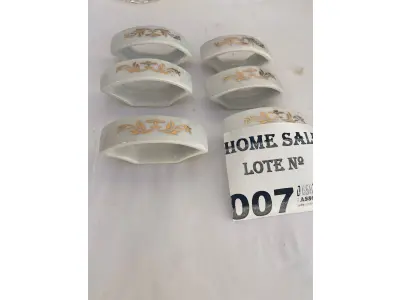 LOTE 007 - 06 PORTAS GUARDANAPOS EM LOUÇA PINTADAS A OURO. (NO ESTADO DE CONSERVAÇÃO QUE SE ENCONTRA) 