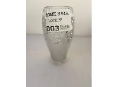 LOTE 003 - 01 VASO EM CRISTAL PARA FLORES TODO TRABALHADO. (NO ESTADO DE CONSERVAÇÃO QUE SE ENCONTRA)