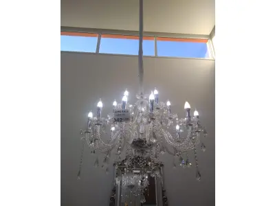 LOTE 042 - 01 LUSTRE EM VIDRO, COM VARIOS PINGENTES EM CRISTAL. (NO ESTADO DE CONSERVAÇÃO QUE SE ENCONTRA)