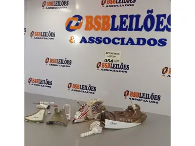 LOTE 054 - 02 CARCAÇAS DO FERRO DE PASSAR MARCA OSTER. (NO ESTADO, NÃO SABEMOS SE FUNCIONA. LEILÃO NÃO TEM GARANTIA E NEM DEVOLUÇÃO).