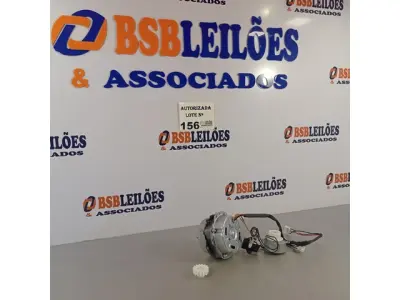 LOTE 156 - 01 MOTOR DE HÉLICE, 01 MOTOR DE OSCILAÇÃO DO CLIMATIZADOR VENTISOL. (NO ESTADO, NÃO SABEMOS SE FUNCIONA. LEILÃO NÃO TEM GARANTIA E NEM DEVOLUÇÃO).