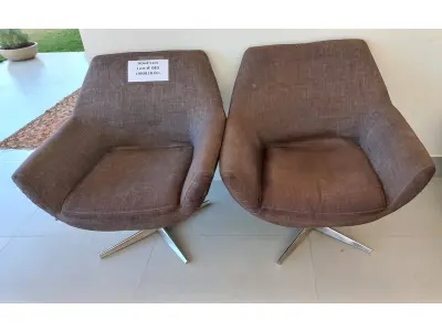 LOTE 053 - 01 PAR DE POLTRONAS. (NO ESTADO DE CONSERVAÇÃO QUE SE ENCONTRA)