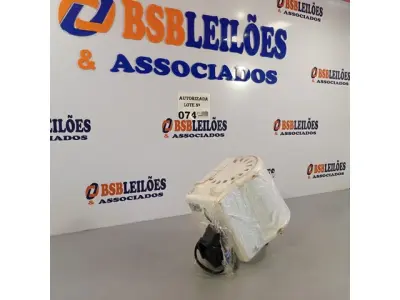 LOTE 074 - 01 MOTOR DO VENTILADOR DE PAREDE TRON. (NO ESTADO, NÃO SABEMOS SE FUNCIONA. LEILÃO NÃO TEM GARANTIA E NEM DEVOLUÇÃO).