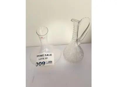 LOTE 009 -  01 DECANTER E 01 LICOLEIRA TRABALHADA, EM VIDRO.”. (NO ESTADO DE CONSERVAÇÃO QUE SE ENCONTRA)