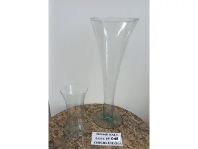 LOTE 048 - 02 (DOIS) VASOS EM VIDRO PARA FLORES. (NO ESTADO DE CONSERVAÇÃO QUE SE ENCONTRA)