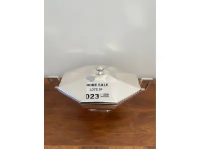 LOTE 023 - 01 SOPEIRA OCTOGONAL GRANDE EM PRATA (3,5 litros). (NO ESTADO DE CONSERVAÇÃO QUE SE ENCONTRA)