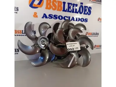 LOTE 092 - 04 HÉLICES DO VENTILADOR MALLORY 40 CM 06 PÁS. (NO ESTADO, NÃO SABEMOS SE FUNCIONA. LEILÃO NÃO TEM GARANTIA E NEM DEVOLUÇÃO).