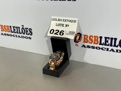 LOTE 026 - 01 RELÓGIO DOURADO COM PRETO (NO ESTADO, NÃO SABEMOS SE FUNCIONA. LEILÃO NÃO TEM GARANTIA E NEM DEVOLUÇÃO)
