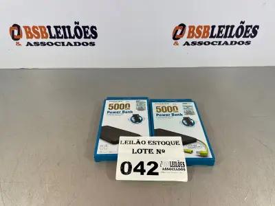 LOTE 042 - 02 POWERBANKS NA COR PRETA (NO ESTADO, NÃO SABEMOS SE FUNCIONA. LEILÃO NÃO TEM GARANTIA E NEM DEVOLUÇÃO)