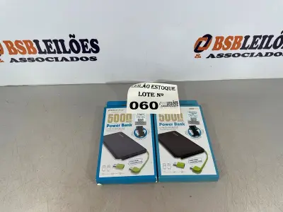 LOTE 060 - 02 POWERBANKS NA COR BRANCA (NO ESTADO, NÃO SABEMOS SE FUNCIONA. LEILÃO NÃO TEM GARANTIA E NEM DEVOLUÇÃO)