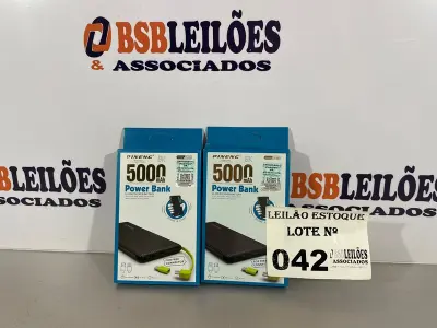 LOTE 042 - 02 POWERBANKS NA COR PRETA (NO ESTADO, NÃO SABEMOS SE FUNCIONA. LEILÃO NÃO TEM GARANTIA E NEM DEVOLUÇÃO)