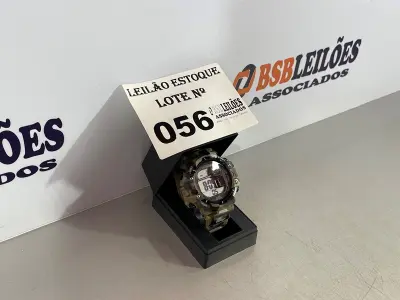 LOTE 056 - 01 RELÓGIO MILITAR CAMUFLADO  VERDE ESCURO (NO ESTADO, NÃO SABEMOS SE FUNCIONA. LEILÃO NÃO TEM GARANTIA E NEM DEVOLUÇÃO)
