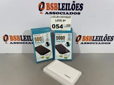 LOTE 054 - 02 POWERBANKS NA COR BRANCA (NO ESTADO, NÃO SABEMOS SE FUNCIONA. LEILÃO NÃO TEM GARANTIA E NEM DEVOLUÇÃO)
