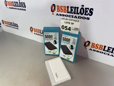 LOTE 054 - 02 POWERBANKS NA COR BRANCA (NO ESTADO, NÃO SABEMOS SE FUNCIONA. LEILÃO NÃO TEM GARANTIA E NEM DEVOLUÇÃO)