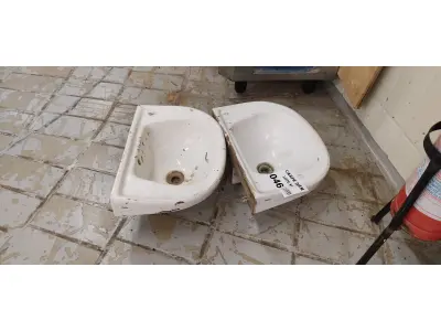 LOTE 046 - 02 PIAS DE LOUÇA.(NO ESTADO QUE SE ENCONTRAM. LEILÃO NÃO TEM GARANTIA E NEM DEVOLUÇÃO).