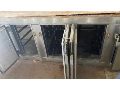 LOTE 041 - 01 BALCÃO REFRIGERADO DE 10 PORTAS (5 DE CADA LADO). (NO ESTADO, NÃO SABEMOS SE FUNCIONA. LEILÃO NÃO TEM GARANTIA E NEM DEVOLUÇÃO).