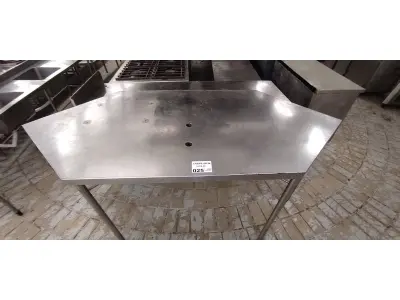 LOTE 025 - 01 MESA PARA CHOPEIRA EM INOX HEXAGONAL MEDINDO 0,96 DE LARGURA X 106 DE ALTURA. (NO ESTADO DE CONSERVAÇÃO QUE SE ENCONTRA. LEILÃO NÃO TEM GARANTIA E NEM DEVOLUÇÃO).