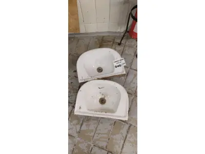 LOTE 046 - 02 PIAS DE LOUÇA.(NO ESTADO QUE SE ENCONTRAM. LEILÃO NÃO TEM GARANTIA E NEM DEVOLUÇÃO).