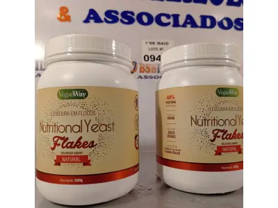LOTE 094 - 03 POTES DE LEVEDURAS EM FLOCOS VEGAN WAY NUTRITIONAL YEAST 500G SABOR NATURAL. (NO ESTADO, LEILÃO NÃO TEM GARANTIA E NEM DEVOLUÇÃO, SUJEITO A POSSÍVEIS AVARIAS VISÍVEIS/OCULTAS E/OU AUSÊNCIA DE COMPONENTES).