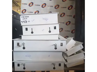 LOTE 113 - 01 LOTE COM VÁRIAS LUMINÁRIAS DE EMBUTIR MARCAS E MODELOS DIVERSOS. (NO ESTADO, LEILÃO NÃO TEM GARANTIA E NEM DEVOLUÇÃO, SUJEITO A POSSÍVEIS AVARIAS VISÍVEIS/OCULTAS E/OU AUSÊNCIA DE COMPONENTES).