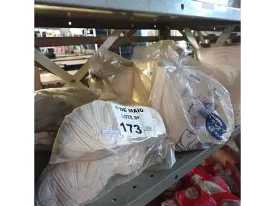 LOTE 173 - 06 PARES DE BOTINAS EM PVC NA COR BRANCA Nº34, 01 NÚMERO 36 E 01 NA COR PRETA Nº40 MARCAS DIVERSAS. (NO ESTADO, LEILÃO NÃO TEM GARANTIA E NEM DEVOLUÇÃO, SUJEITO A POSSÍVEIS AVARIAS VISÍVEIS/OCULTAS E/OU AUSÊNCIA DE COMPONENTES).