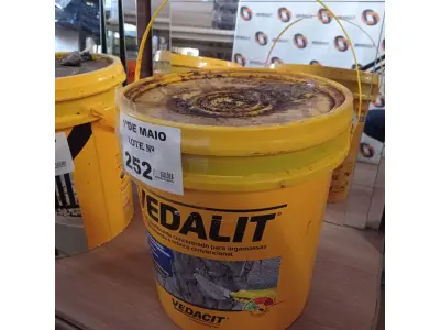 LOTE 252 - 01 BALDE DE VEDACIT, ADITIVO PLASTIFICANTE CONCENTRADO PARA ARGAMASSAS DE ASSENTAMENTO E REBOCO CONVENCIONAL 18L. (NO ESTADO, LEILÃO NÃO TEM GARANTIA E NEM DEVOLUÇÃO, SUJEITO A POSSÍVEIS AVARIAS VISÍVEIS/OCULTAS E/OU AUSÊNCIA DE COMPONENTES).
