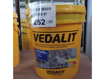 LOTE 252 - 01 BALDE DE VEDACIT, ADITIVO PLASTIFICANTE CONCENTRADO PARA ARGAMASSAS DE ASSENTAMENTO E REBOCO CONVENCIONAL 18L. (NO ESTADO, LEILÃO NÃO TEM GARANTIA E NEM DEVOLUÇÃO, SUJEITO A POSSÍVEIS AVARIAS VISÍVEIS/OCULTAS E/OU AUSÊNCIA DE COMPONENTES).