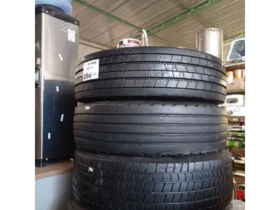 LOTE 266 - 04 PNEUS PARA CAMINHÃO ¾ NAS MEDIDAS 3 215/75/17.5 E 1 205/75/17.5. (NO ESTADO, LEILÃO NÃO TEM GARANTIA E NEM DEVOLUÇÃO, SUJEITO A POSSÍVEIS AVARIAS VISÍVEIS/OCULTAS E/OU AUSÊNCIA DE COMPONENTES).