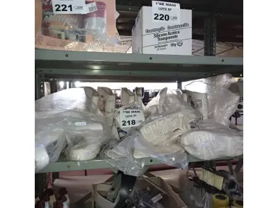 LOTE 218 - 09 PARES DE BOTINAS DE PVC NA COR BRANCA Nº34. (NO ESTADO, LEILÃO NÃO TEM GARANTIA E NEM DEVOLUÇÃO, SUJEITO A POSSÍVEIS AVARIAS VISÍVEIS/OCULTAS E/OU AUSÊNCIA DE COMPONENTES).
