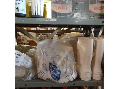 LOTE 173 - 06 PARES DE BOTINAS EM PVC NA COR BRANCA Nº34, 01 NÚMERO 36 E 01 NA COR PRETA Nº40 MARCAS DIVERSAS. (NO ESTADO, LEILÃO NÃO TEM GARANTIA E NEM DEVOLUÇÃO, SUJEITO A POSSÍVEIS AVARIAS VISÍVEIS/OCULTAS E/OU AUSÊNCIA DE COMPONENTES).