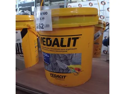 LOTE 252 - 01 BALDE DE VEDACIT, ADITIVO PLASTIFICANTE CONCENTRADO PARA ARGAMASSAS DE ASSENTAMENTO E REBOCO CONVENCIONAL 18L. (NO ESTADO, LEILÃO NÃO TEM GARANTIA E NEM DEVOLUÇÃO, SUJEITO A POSSÍVEIS AVARIAS VISÍVEIS/OCULTAS E/OU AUSÊNCIA DE COMPONENTES).