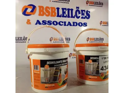 LOTE 434 - 02 BALDES DE DESMOLDANTE PARA FORMAS 3,6L. (NO ESTADO, LEILÃO NÃO TEM GARANTIA E NEM DEVOLUÇÃO, SUJEITO A POSSÍVEIS AVARIAS VISÍVEIS/OCULTAS E/OU AUSÊNCIA DE COMPONENTES).
