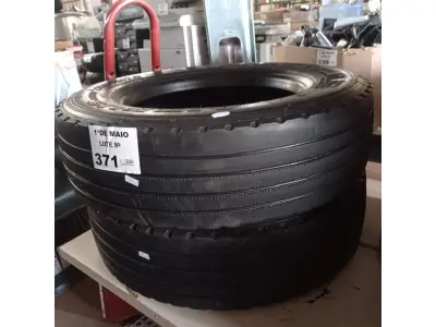 LOTE 371 - 02 PNEUS PARA CAMINHÃO ¾ 215/75/17.5. (NO ESTADO, LEILÃO NÃO TEM GARANTIA E NEM DEVOLUÇÃO, SUJEITO A POSSÍVEIS AVARIAS VISÍVEIS/OCULTAS E/OU AUSÊNCIA DE COMPONENTES).