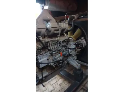 LOTE 003 - 01 GRUPO MOTOR GERADOR 450 KVA, MOTOR DAEWOO 6 CILINDROS, BOMBA INJETORA EM LINHA, 02 BATERIA DE 150 A, GERADOR WEG GTA, POTÊNCIA 450 KVA, CORRENTE 500 A, QUADRO DE PARTIDA MANUAL, FUSÍVEL DE PROTEÇÃO 500 A, TÁNQUE NA BASE DE 250 LITROS, ANO JULHO DE 2001, CARENADO .(NO ESTADO)