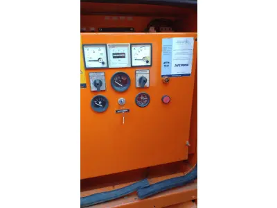 LOTE 005 - 01 GRUPO MOTOR GERADOR 55 KVA, MOTOR MWM 4 CILINDROS D229, BOMBA INJETORA EM LINHA BOSCH, 02 BATERIA DE 80 A, GERADOR WEG, POTÊNCIA 55 KVA, CORRENTE 60 A, QUADRO DE PARTIDA MANUAL, ANO 2009, CARENADO SILENCIADO, FUNCIONANDO 100 %, BOMBA E BICOS REVISADOS. (NO ESTADO)