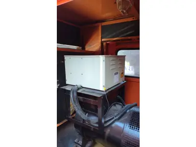 LOTE 006 - 01 GRUPO MOTOR GERADOR 55 KVA, MOTOR MWM 4 CILINDROS D229, BOMBA INJETORA EM LINHA BOSCH, 02 BATERIA DE 80 A, GERADOR WEG,POTÊNCIA 55 KVA, CORRENTE 60 A,QUADRO DE PARTIDA MANUAL,ANO 2009, CARENADO SILENCIADO, FUNCIONANDO 100 %, BOMBA E BICOS REVISADOS. (NO ESTADO)