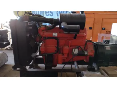 LOTE 002 - 01 GRUPO MOTOR GERADOR 250 KVA, MOTOR MWM 6 CILINDROS DSC11, BOMBA INJETORA BOSH, GERADOR WEG GTA 250, POTÊNCIA 250 KVA, CORRENTE 250 A , QUADRO DE PARTIDA MANUAL, DISJUNTOR DE PROTEÇÃO 400 A, TANQUE EXTERNO 250 LITROS, ANO MAIO DE 1999, SEM CARENAGEM (NO ESTADO)
