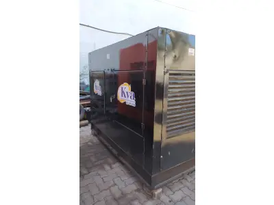 LOTE 001 - 01 GRUPO MOTOR GERADOR 81 KVA, MOTOR MWM 6 CILINDROS D229-6, BOMBA INJETORA BOSH, 01 BATERIA DE 100 A, GERADOR CRAMACO, POTÊNCIA 81 KVA, CORRENTE 115 A, QUADRO DE PARTIDA MANUAL, QUADRO DE TRANSFERÊNCIA AUTOMÁTICA, DISJUNTOR DE PROTEÇÃO 250 A, TÁNQUE NA BASE DE 120 LITROS, ANO JULHO DE 2006, CARENADO .(NO ESTADO)