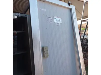 LOTE 632 - 01 PORTA PARA CÂMARA FRIA. (NO ESTADO, LEILÃO NÃO TEM GARANTIA E NEM DEVOLUÇÃO, SUJEITO A POSSÍVEIS AVARIAS VISÍVEIS/OCULTAS E/OU AUSÊNCIA DE COMPONENTES).