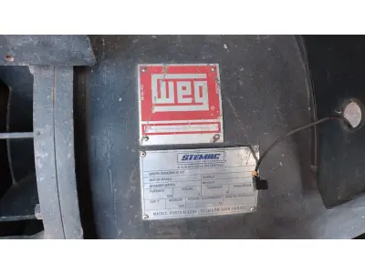 LOTE 003 - 01 GRUPO MOTOR GERADOR 450 KVA, MOTOR DAEWOO 6 CILINDROS, BOMBA INJETORA EM LINHA, 02 BATERIA DE 150 A, GERADOR WEG GTA, POTÊNCIA 450 KVA, CORRENTE 500 A, QUADRO DE PARTIDA MANUAL, FUSÍVEL DE PROTEÇÃO 500 A, TÁNQUE NA BASE DE 250 LITROS, ANO JULHO DE 2001, CARENADO .(NO ESTADO)