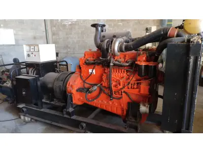 LOTE 002 - 01 GRUPO MOTOR GERADOR 250 KVA, MOTOR MWM 6 CILINDROS DSC11, BOMBA INJETORA BOSH, GERADOR WEG GTA 250, POTÊNCIA 250 KVA, CORRENTE 250 A , QUADRO DE PARTIDA MANUAL, DISJUNTOR DE PROTEÇÃO 400 A, TANQUE EXTERNO 250 LITROS, ANO MAIO DE 1999, SEM CARENAGEM (NO ESTADO)