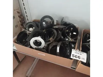 LOTE 566 - 01 LOTE COM VÁRIAS LUMINÁRIAS MARCAS E MODELOS DIVERSOS. (NO ESTADO, LEILÃO NÃO TEM GARANTIA E NEM DEVOLUÇÃO, SUJEITO A POSSÍVEIS AVARIAS VISÍVEIS/OCULTAS E/OU AUSÊNCIA DE COMPONENTES).